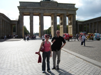 Matthias und Brit vor dem Brandenburger Tor