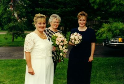 Ursula (die Braut), Tante Aline und Andrea; Canada 1999